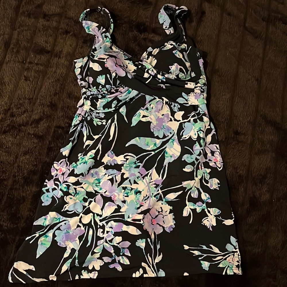 Woman’s Suddenly Slim by Catalina size s/ch (4-6).